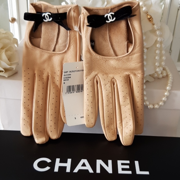 CHANEL Accessories - Chanel Stunning Gloves - New/Tags!